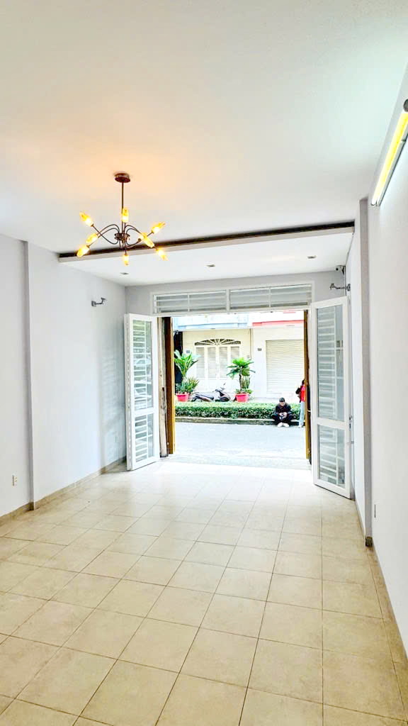 Bán nhà mặt tiền 2 lầu 4x16m KDC Cao Lỗ Phường 4 Quận 8